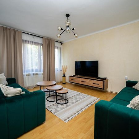 Cozy One-Bedroom Apartment Near City Center 塞拉耶佛 外观 照片