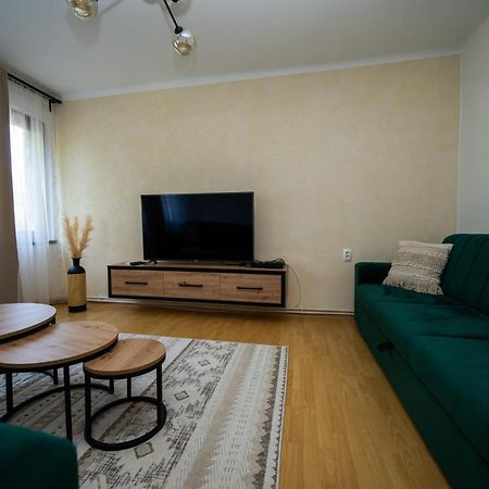 Cozy One-Bedroom Apartment Near City Center 塞拉耶佛 外观 照片