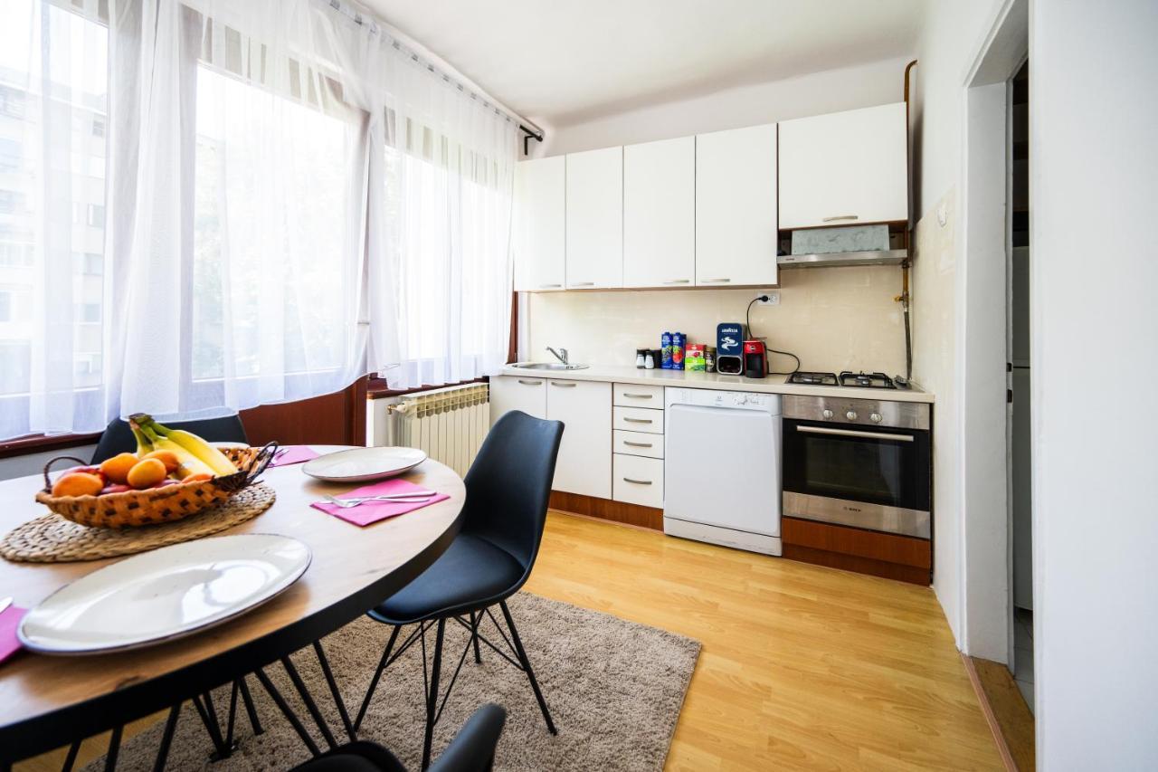 Cozy One-Bedroom Apartment Near City Center 塞拉耶佛 外观 照片