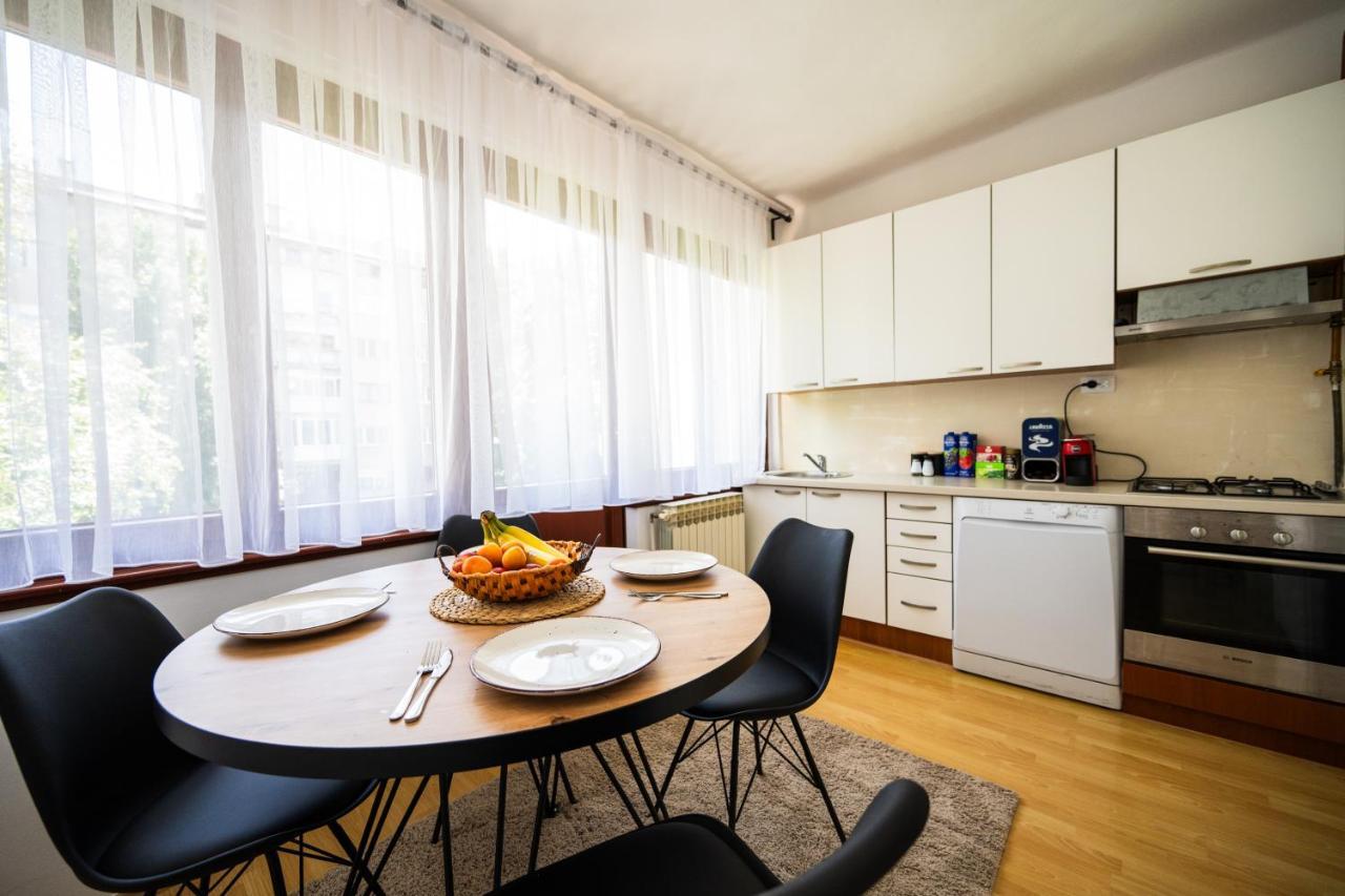 Cozy One-Bedroom Apartment Near City Center 塞拉耶佛 外观 照片