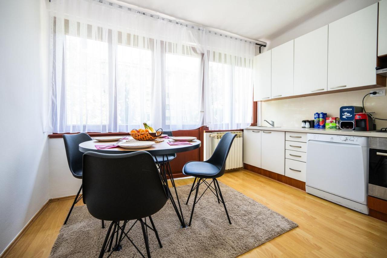 Cozy One-Bedroom Apartment Near City Center 塞拉耶佛 外观 照片