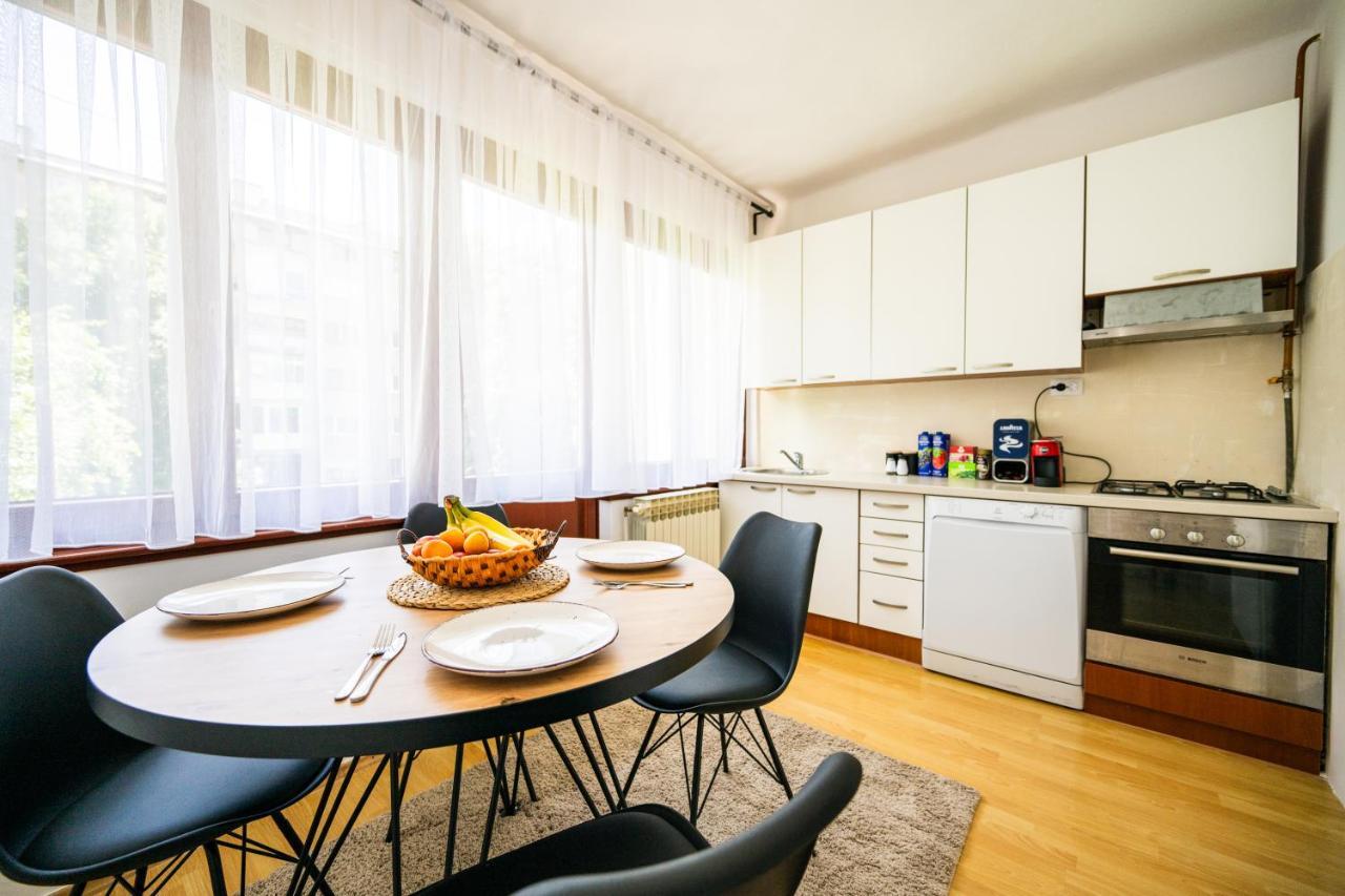Cozy One-Bedroom Apartment Near City Center 塞拉耶佛 外观 照片