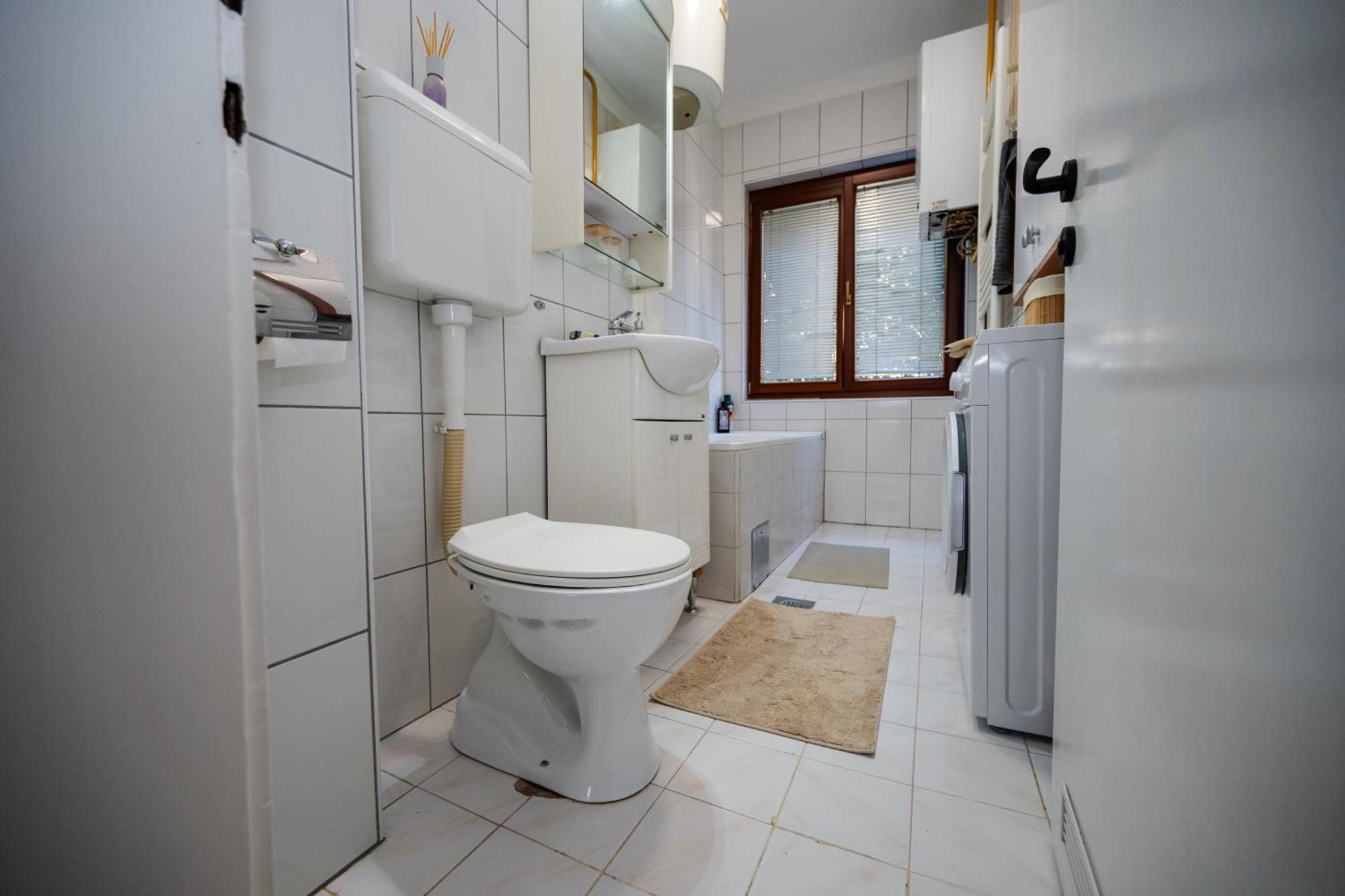 Cozy One-Bedroom Apartment Near City Center 塞拉耶佛 外观 照片